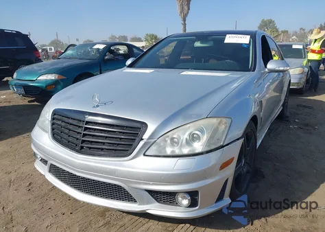 2007 Mercedes-Benz S 550 z USA, uszkodzony, nr VIN WDDNG71X17A081039